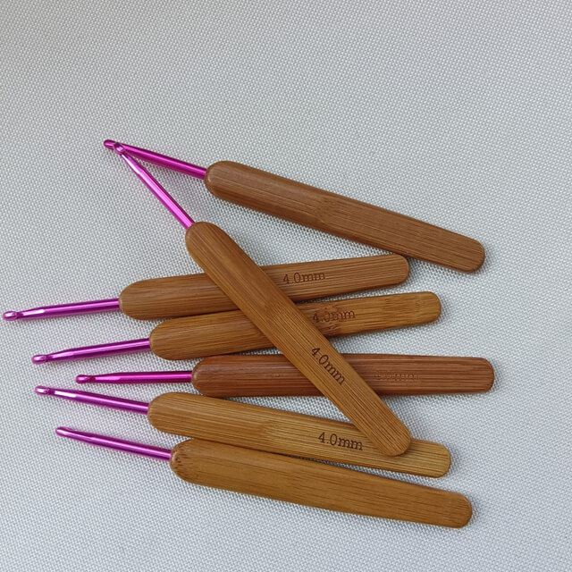 4mm Bamboo Crochet Hook with Locker