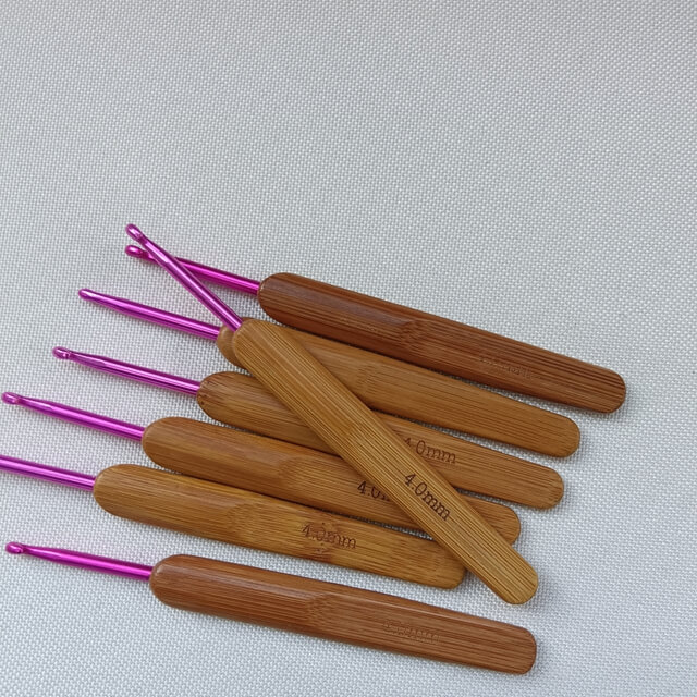 4mm Bamboo Crochet Hook with Locker